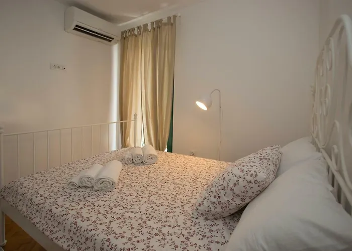 Spartion Marine Holiday home *